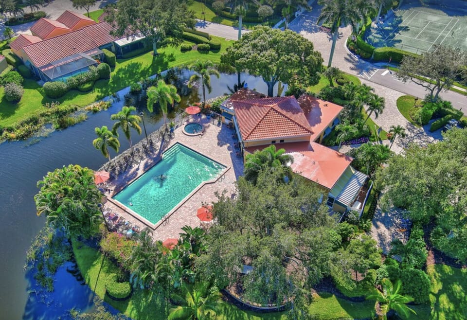 Club House Pool & Hot Tub