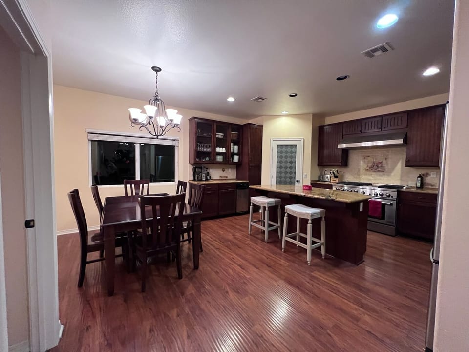 2nd Floor: Kitchen & Dining area