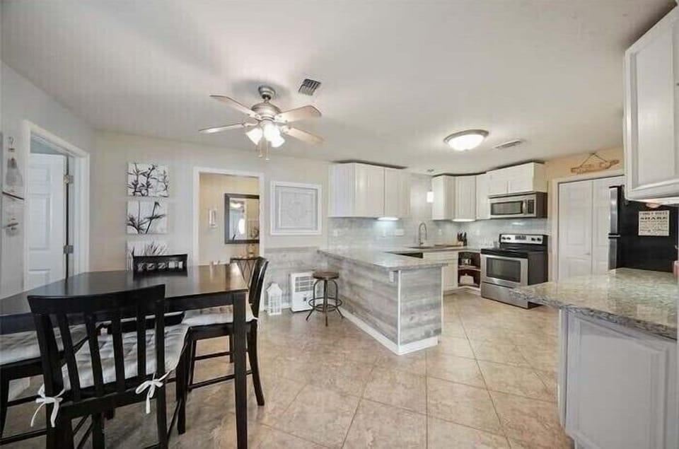 Nice kitchen & Dinning