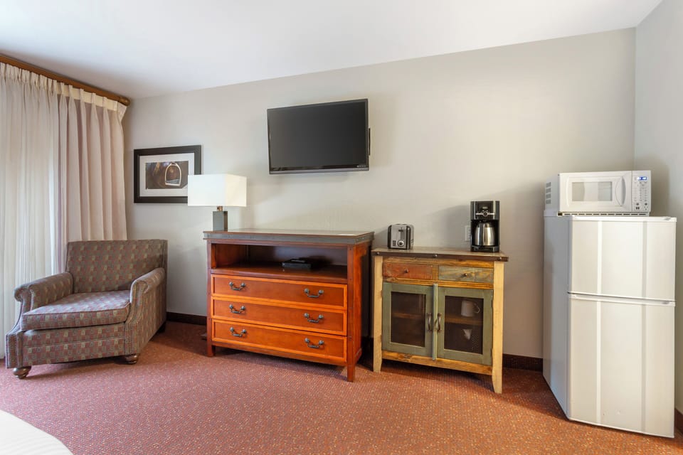 Settle in with plenty of space for bags and lounging.