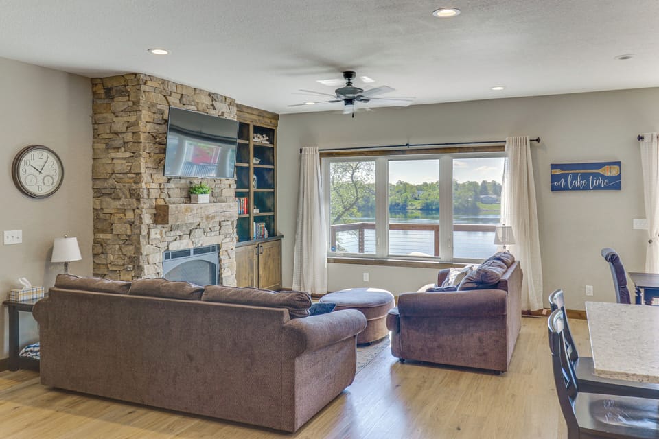 Living Room | Main Level