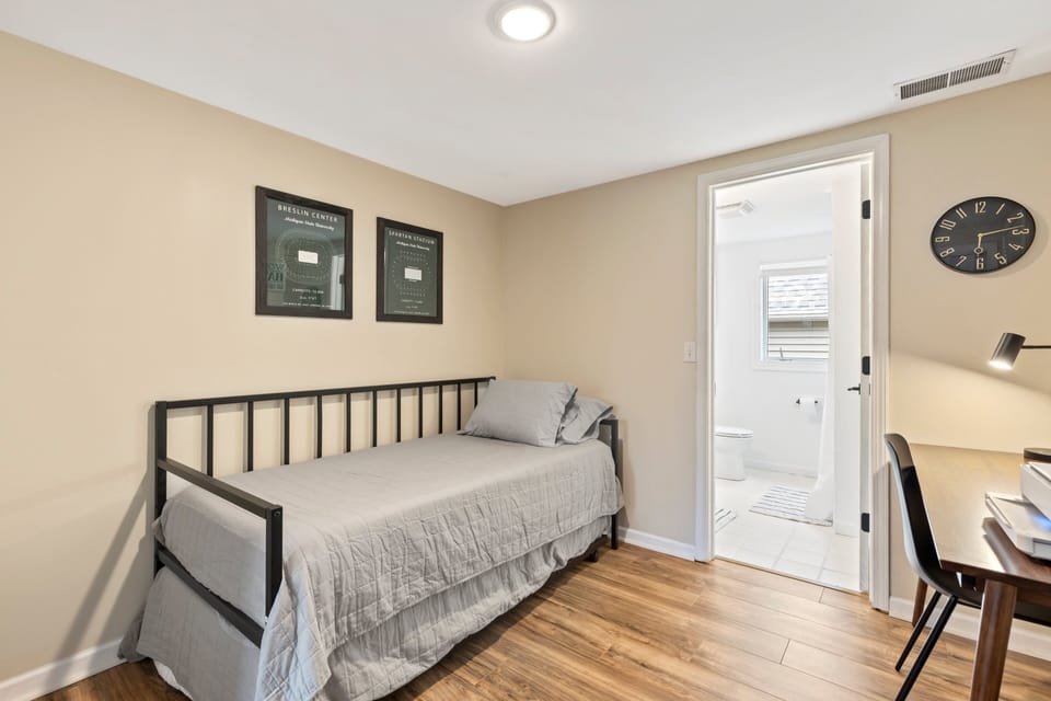 Bedroom with twin trundle beds