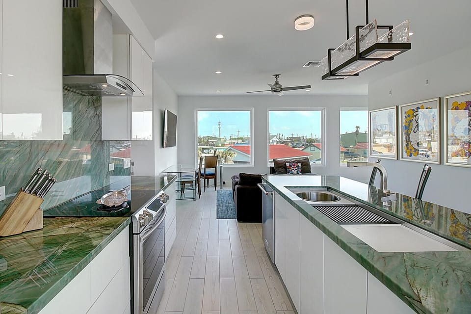 Kitchen and dinning room - Kitchen in green hues