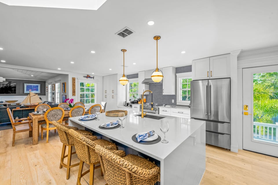 Fully Equipped Kitchen, Breakfast Bar