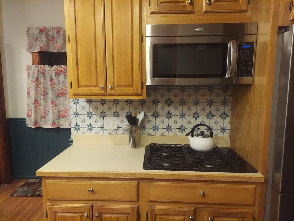 Gas cooktop & microwave. Many cabinets for counter appliances . New cookware.