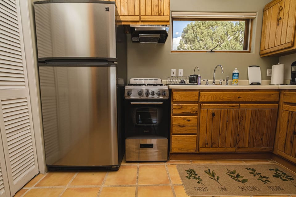 Main House : Kitchen (2)