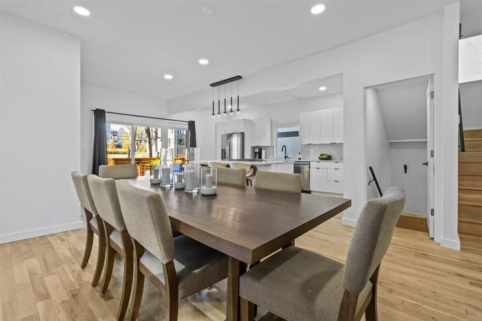 Dining room with seating for (8)