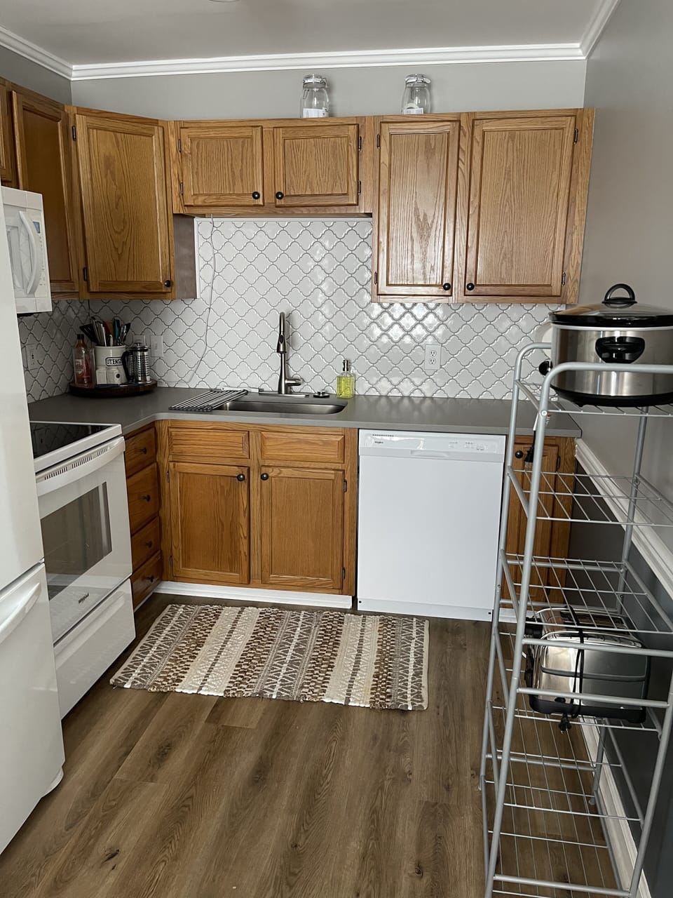 Fully equipped kitchen

Dishes/Coffee pot/crock pot/toaster/blender/pots/pans.

