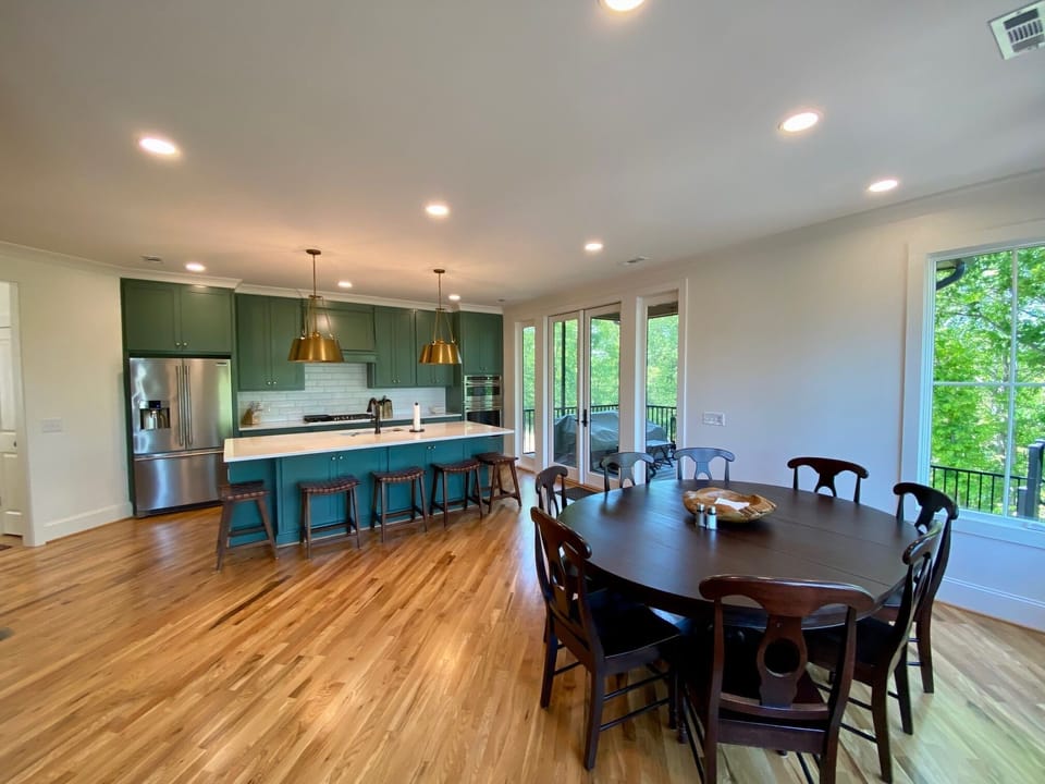 Kitchen with lots of seating. 