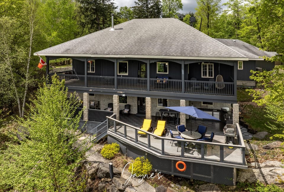 Main Lower Deck &amp; Outdoor Kitchen