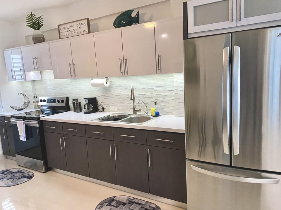 Fully equipped kitchen with everything you need to make family meals and drinks
