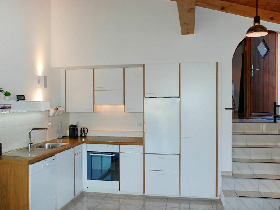 Kitchen Sink, Cabinetry, Property, Sink, Countertop, Tap, Wood, Interior Design, Plumbing Fixture, Building