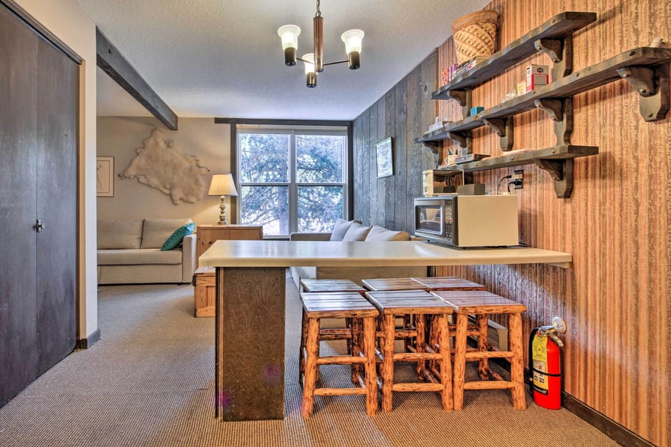 Dining Area | Dishware & Flatware