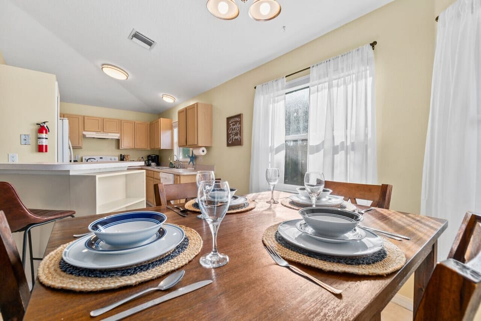 Dining area with breakfast bar