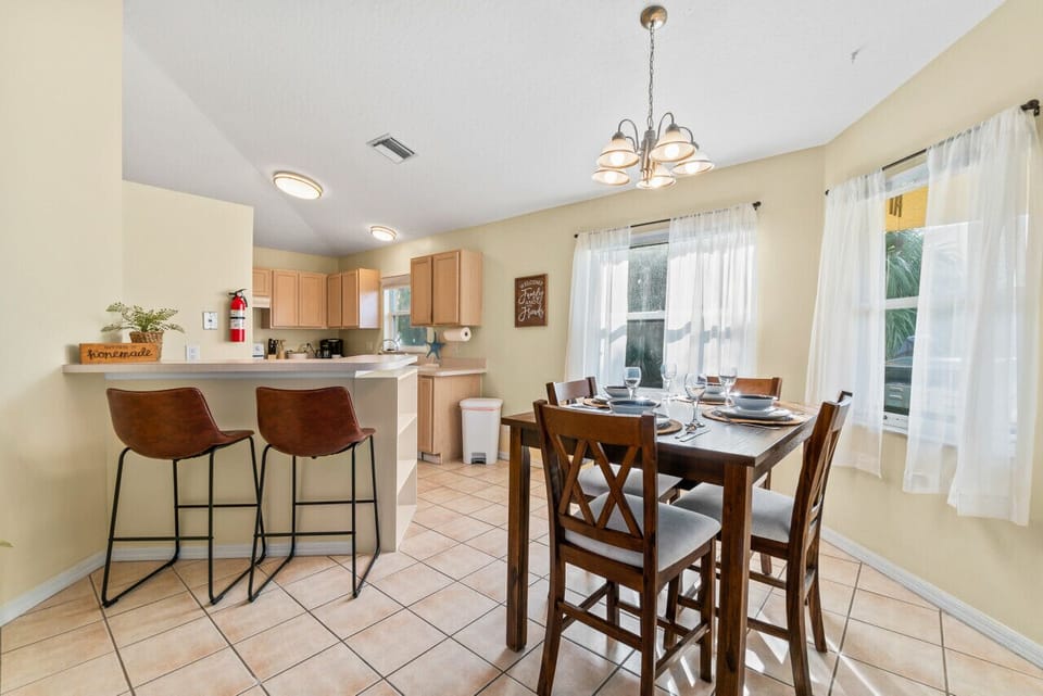 Dining area with breakfast bar