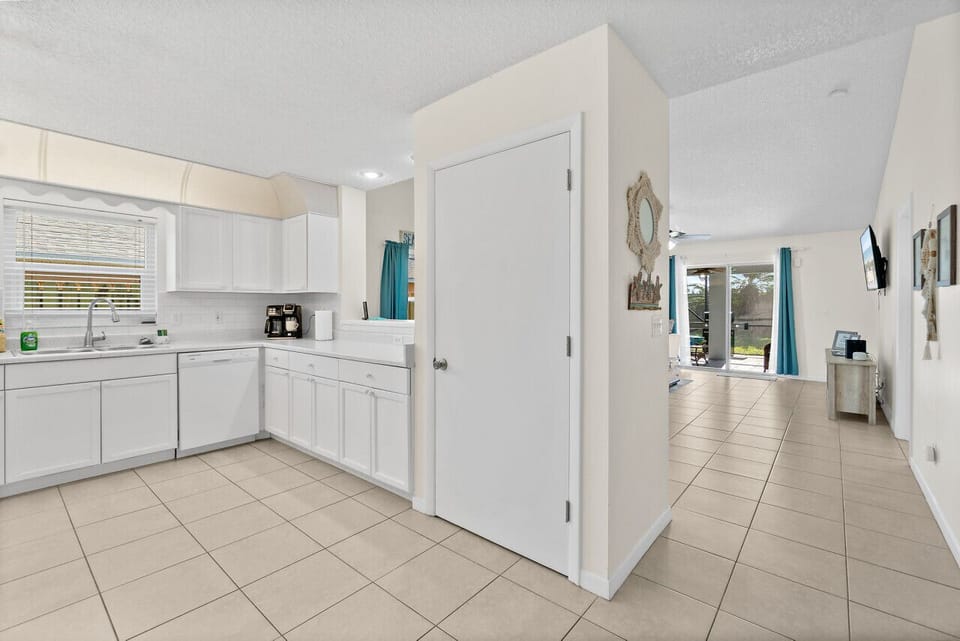 Fully equipped kitchen with flat stove top, refrigerator and freezer, dishwasher, coffee maker and more. (food and coffee not provided)