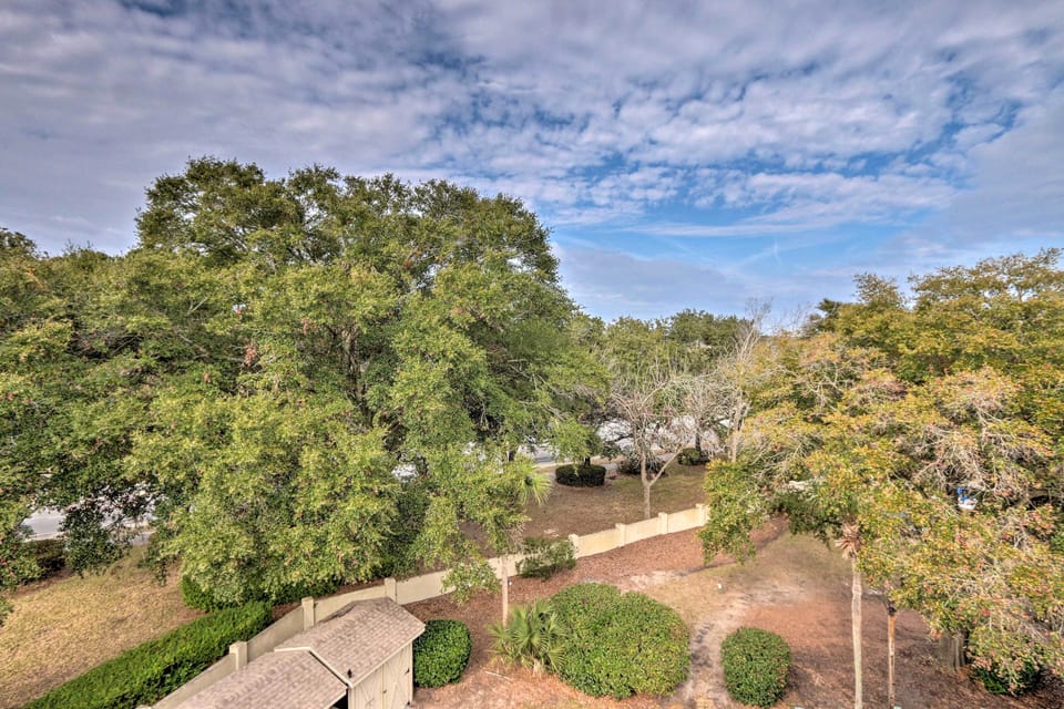 Parking | Community Lot