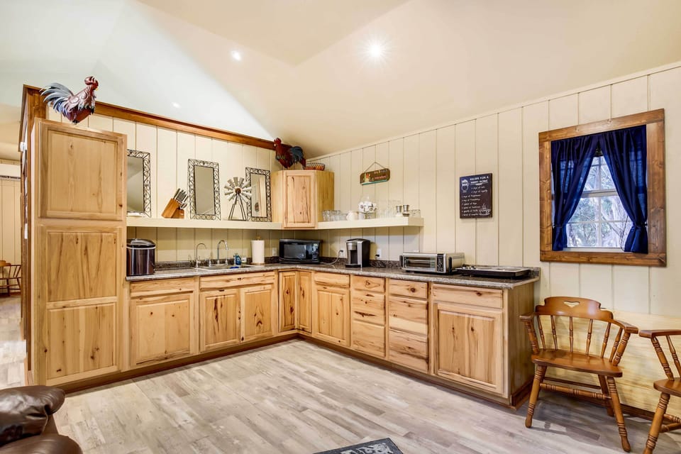 Kitchenette | Blender | Hot Plate