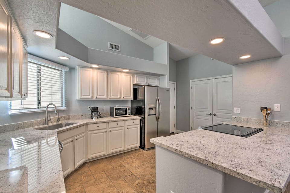 Kitchen | Fully Equipped | Cooking Basics | Coffee Maker & Coffee Grinder