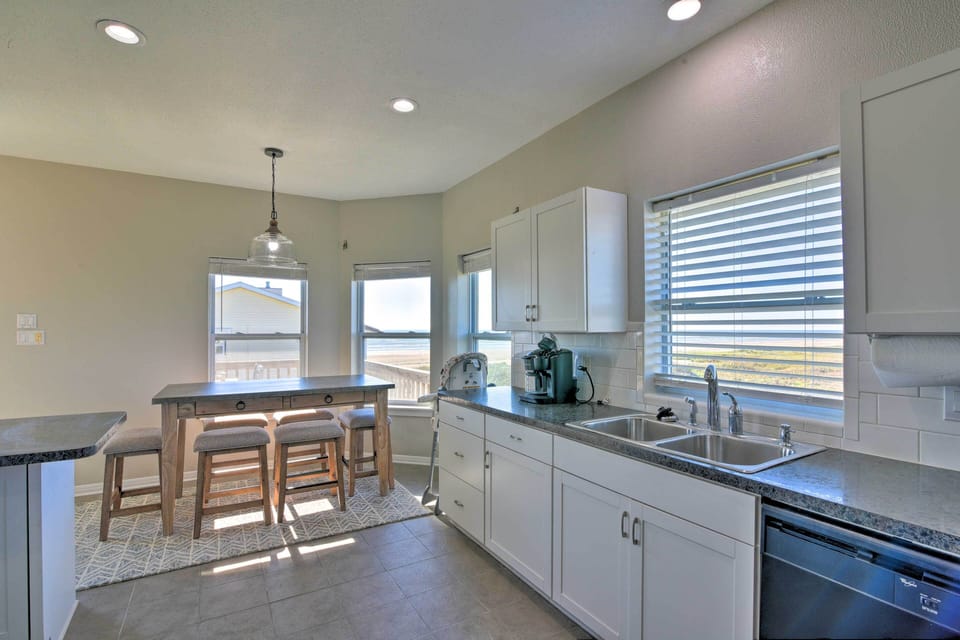 Kitchen | High Chair | Dishware Provided