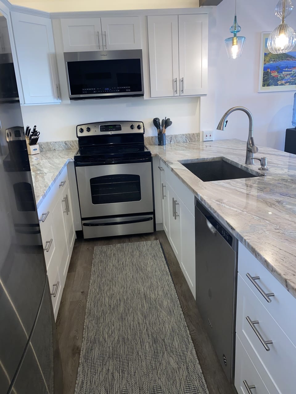 all new kitchen appliances with granite countertop
