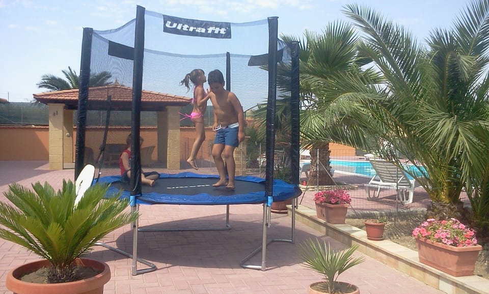 10ft trampoline with security net
