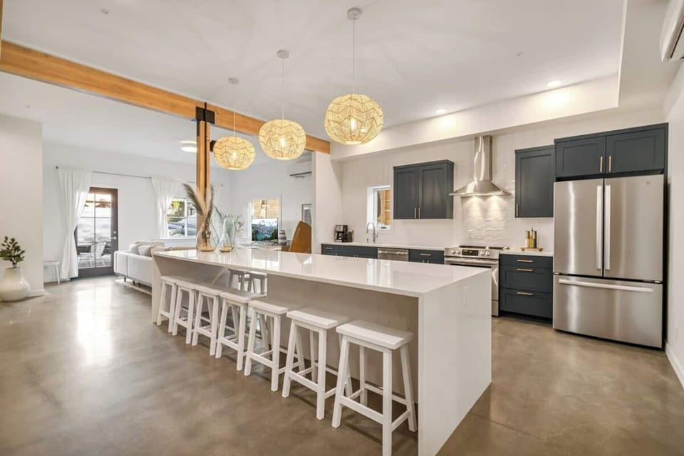 Kitchen and dining seating