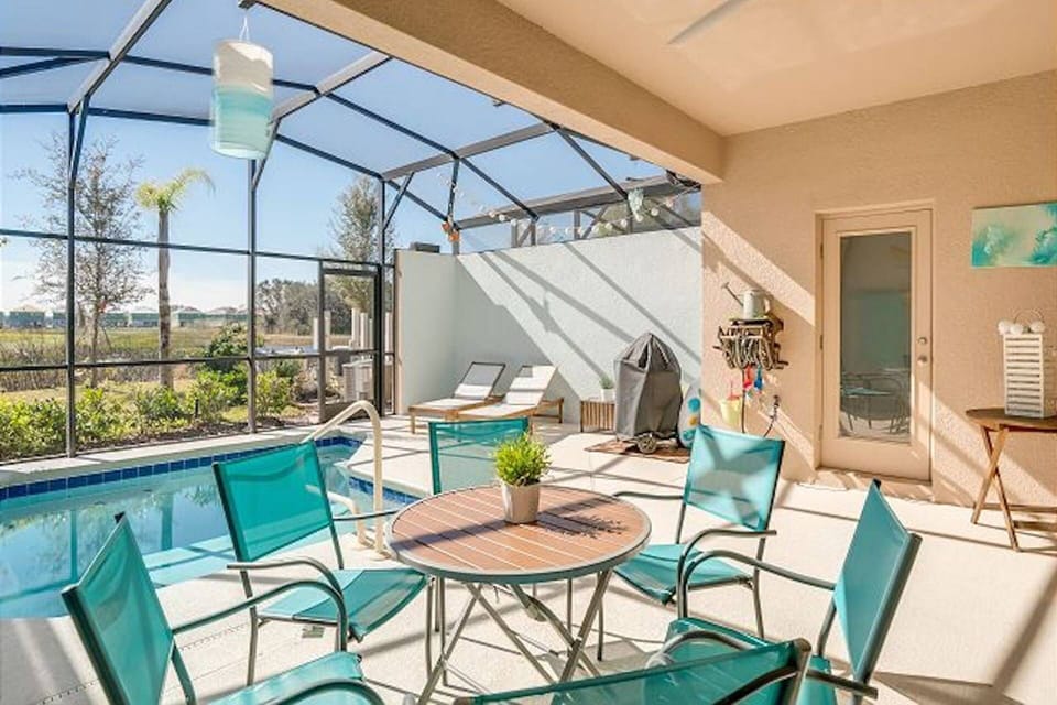 Imagine Yourself Right Here! Inviting Pool w/Patio Furniture and Sun Loungers (Grill for owner use only)