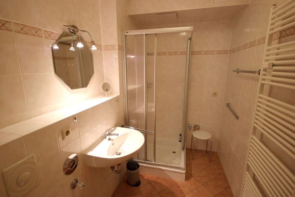 Small castle on Schmachter See - 90801 Apartment in Binz