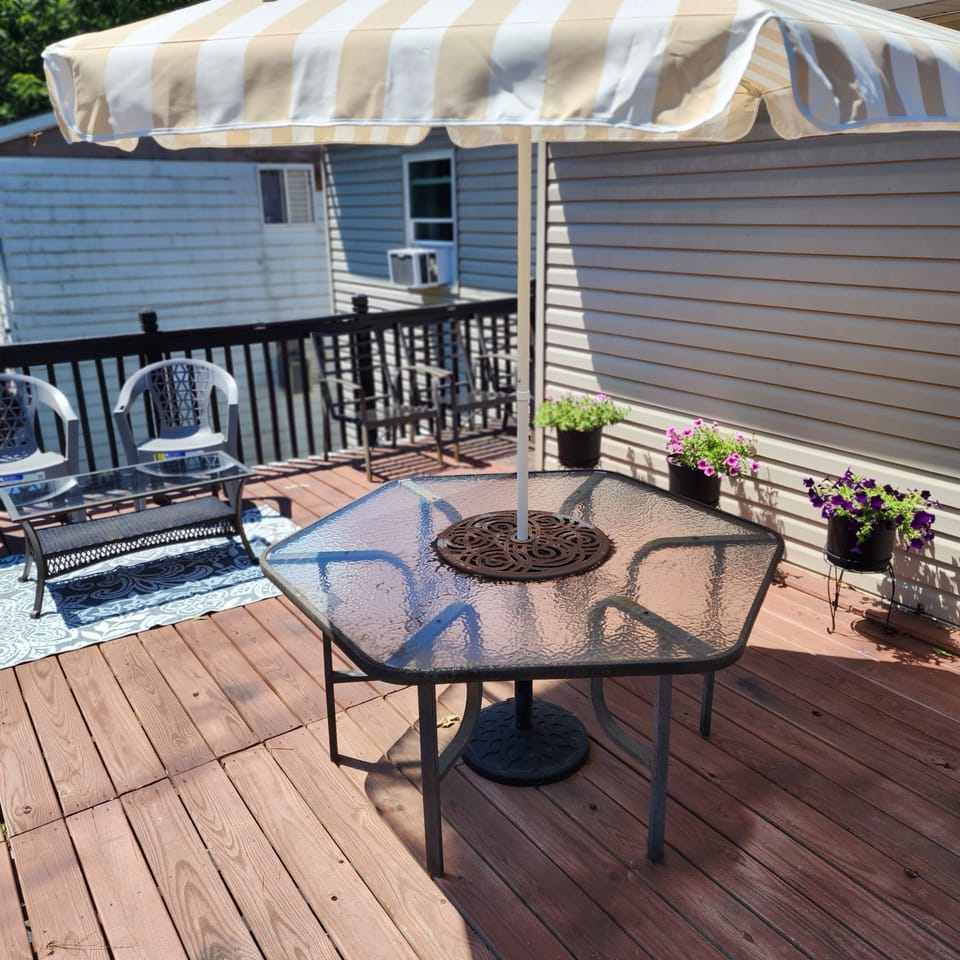 4312.jpg 
private deck