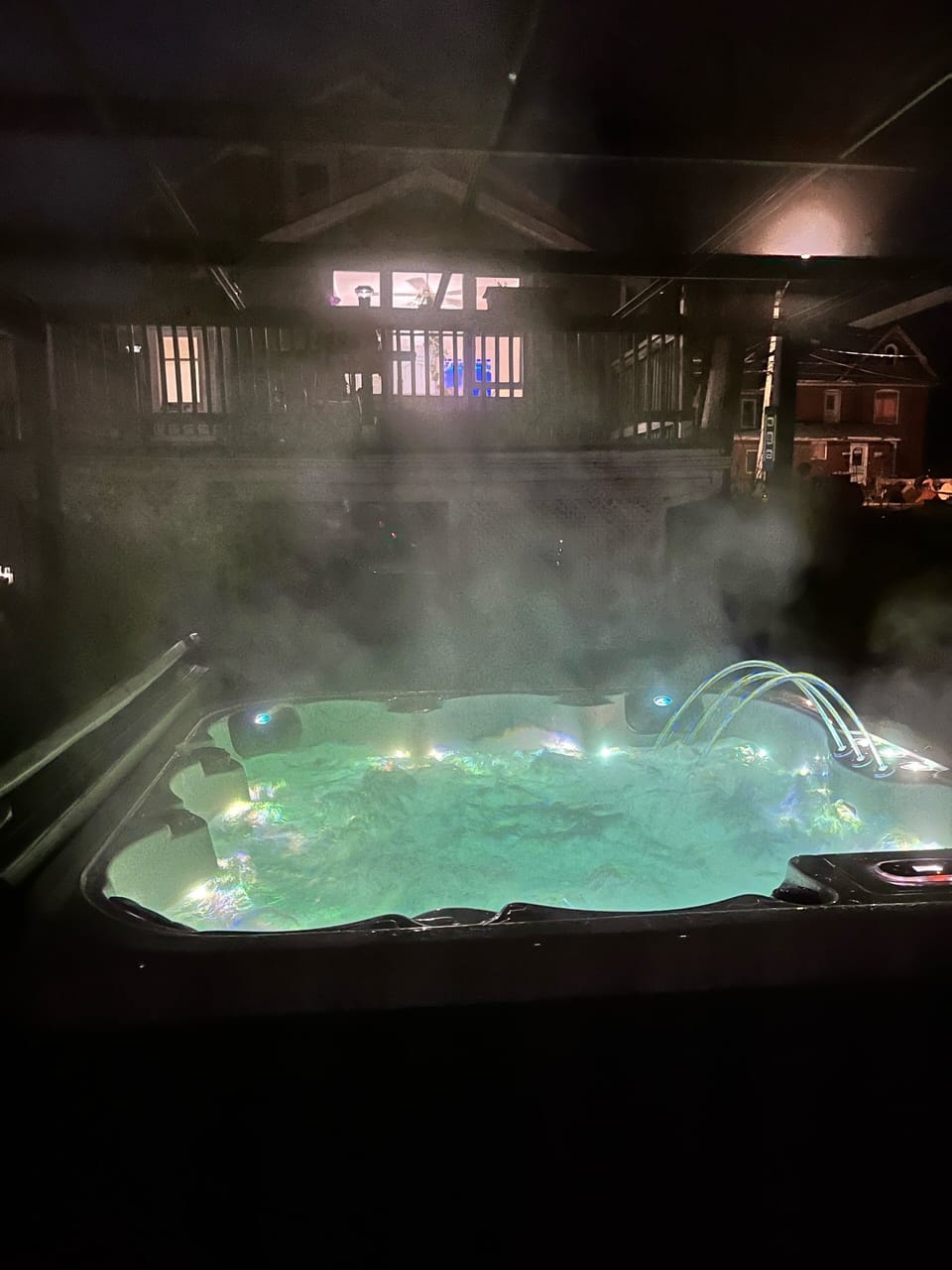 Hot tub for 6 people with LED lights! 