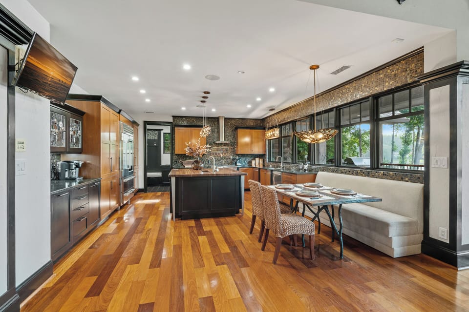 Fully large kitchen with breakfast nook seating with four plus.