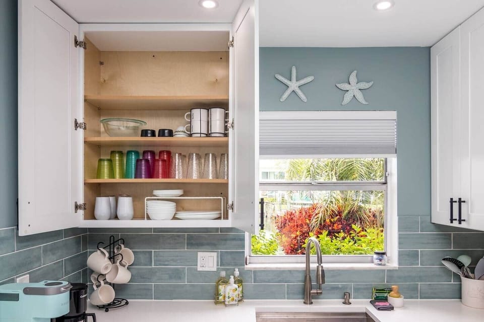 Fully stocked kitchen for all your cooking needs - dine in, island style!