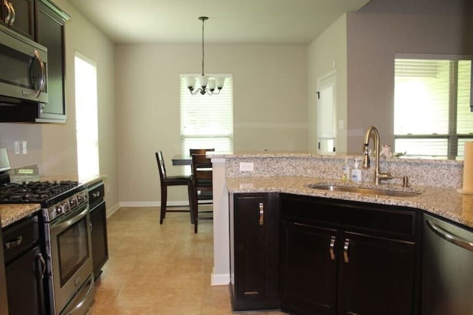 Kitchen/Dining Area