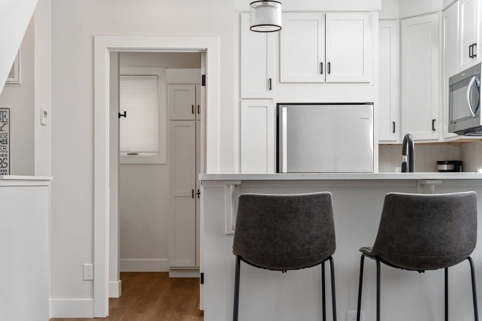 【Kitchen】Enjoy bartop dining for your break from all that downtown TC has to offer