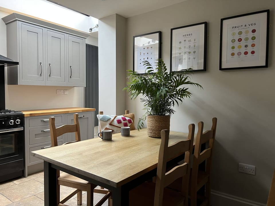 Kitchen dining area