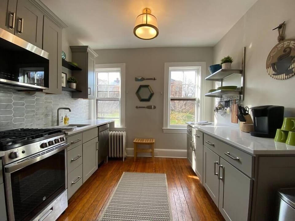 Full Kitchen (2)