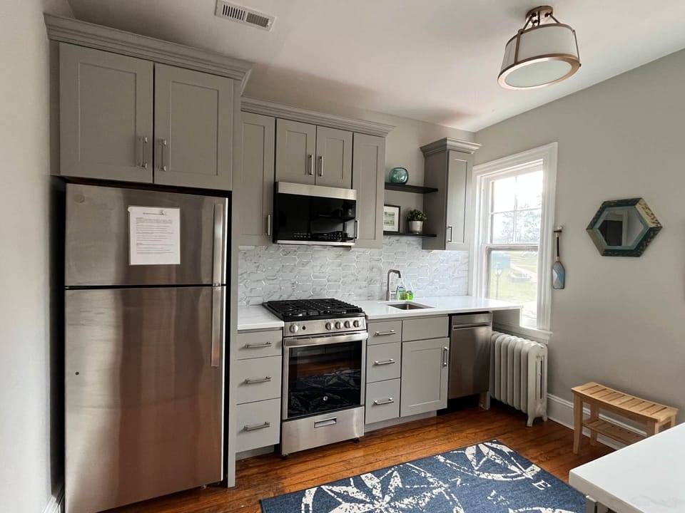 Full kitchen