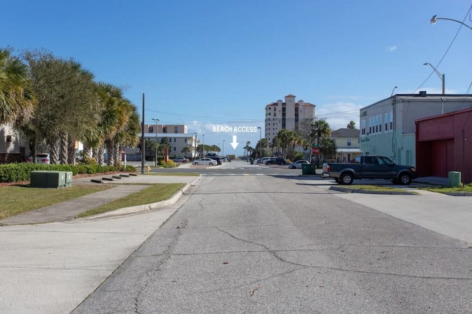 Walking distance to the beach! Only 4 blocks away! (7 if you need to use the Crosswalk)