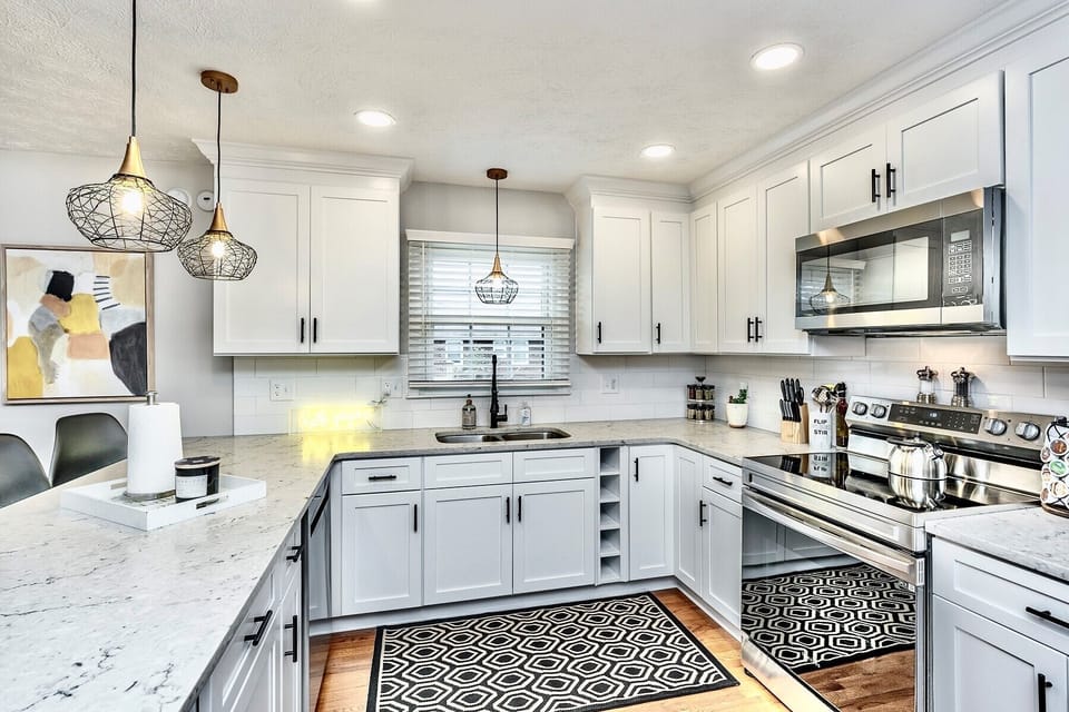 Cooking & dishware, utensils, cups/glasses, Keurig, toaster and more provided