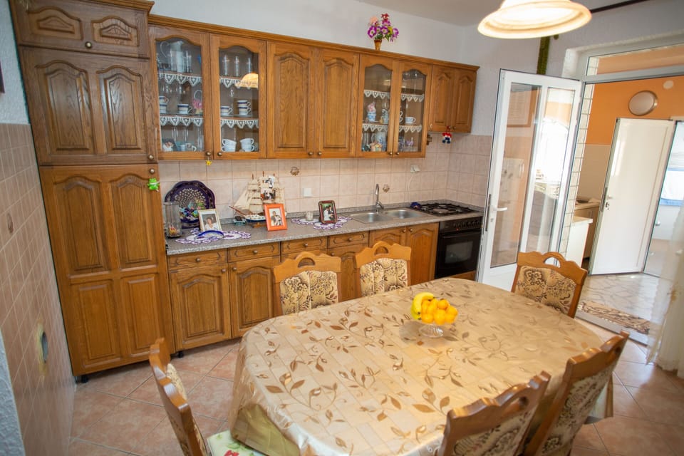 Kitchen 1