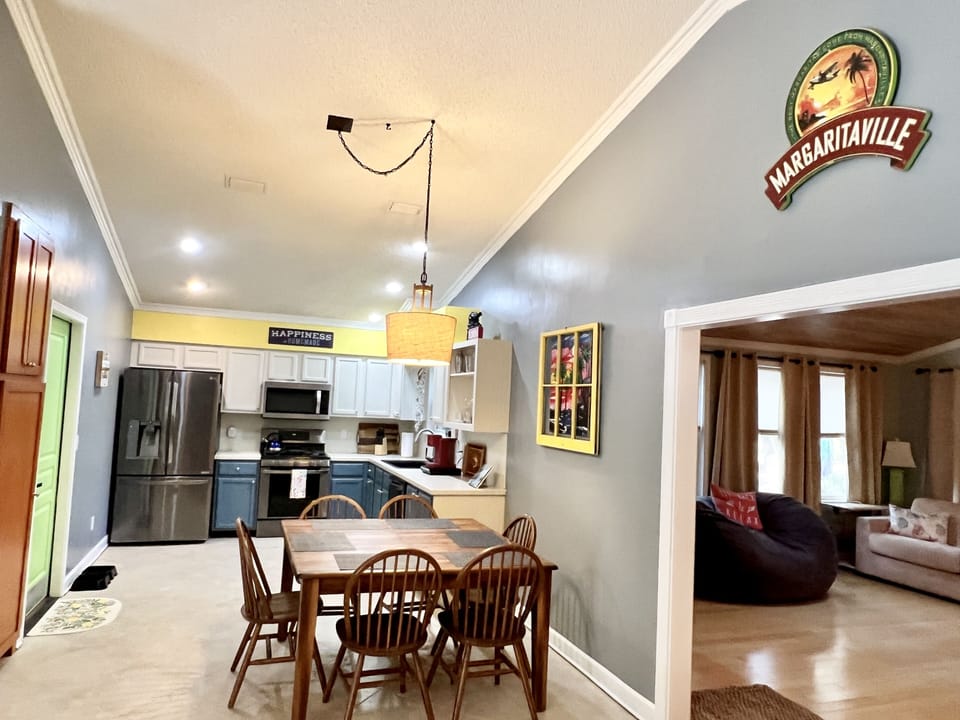 Dining room table that will sit up to 8, Just grab bench seat by the front door.