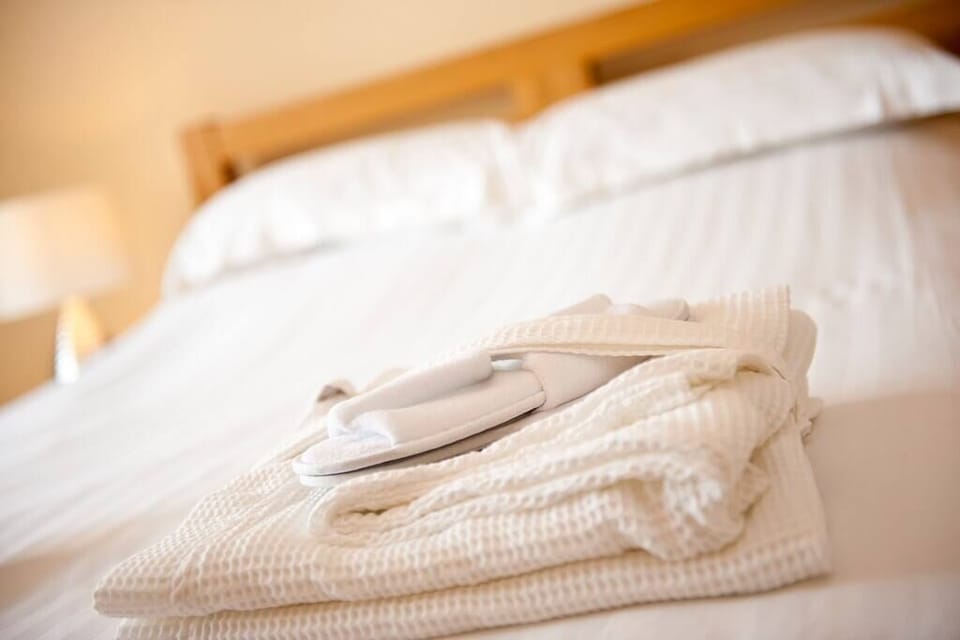 Master King Sized Bed - En Suite