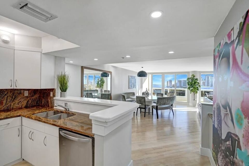 Fully equipped kitchen with counter seating for two