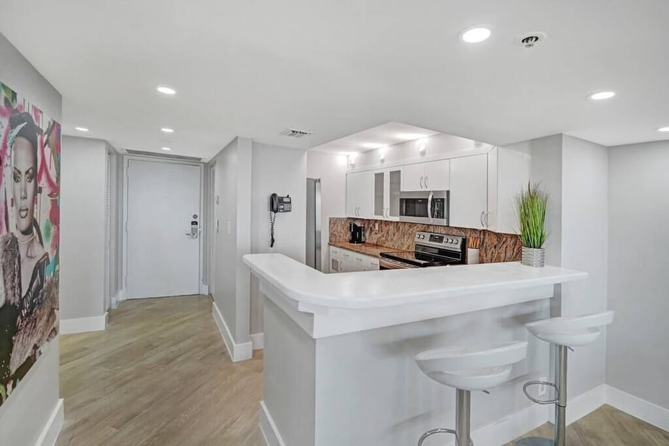 Fully equipped kitchen with counter seating for two, front entry