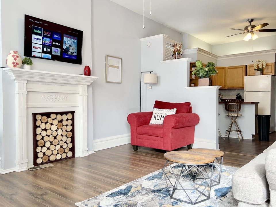 Spacious living room with love seat and extra seating