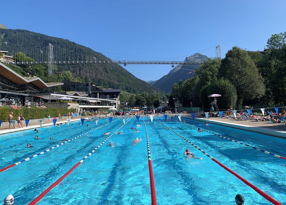 Morzine pool just 5 minutes away.
