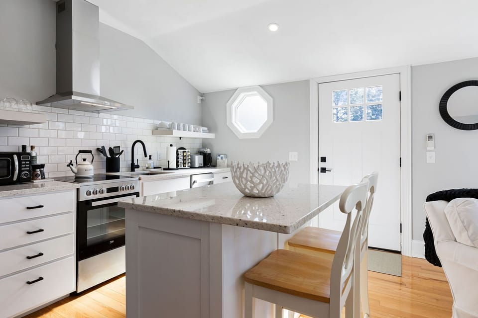 Fully equipped kitchen includes all of your essential kitchen amenities & more! 