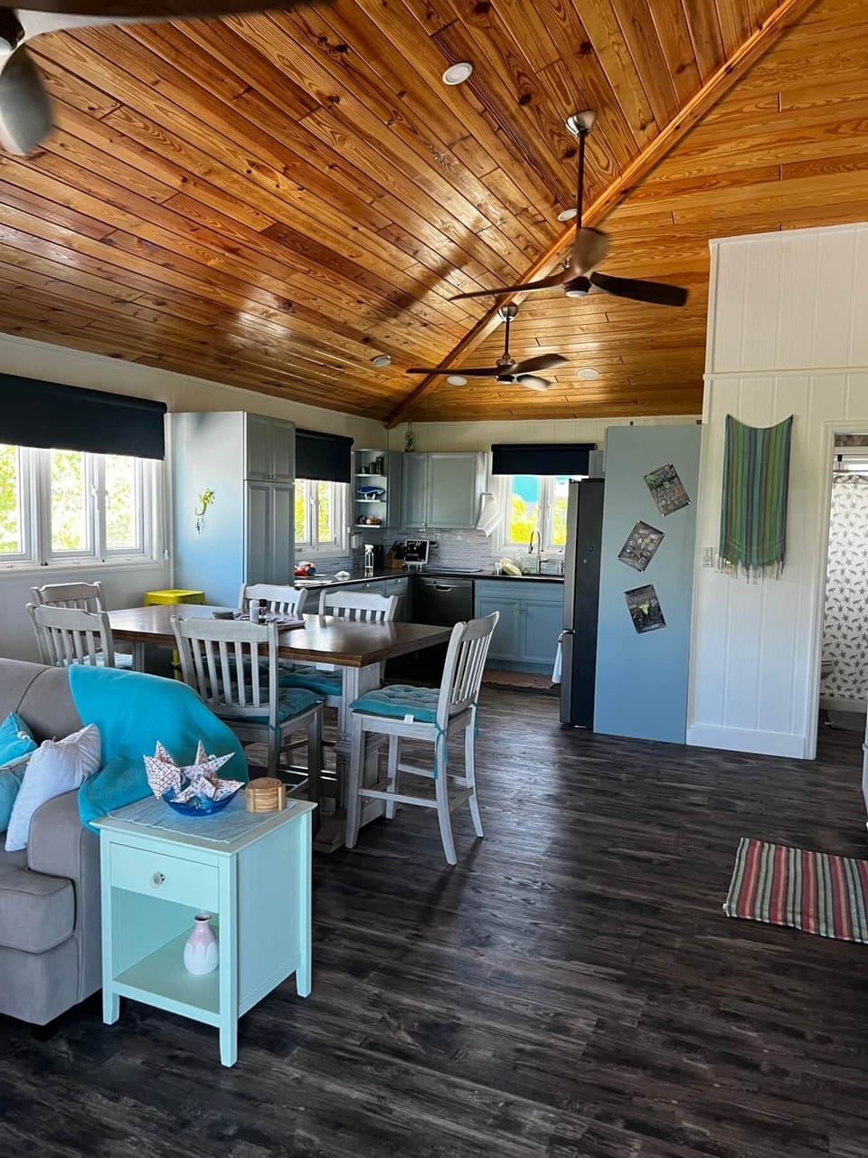 open floorpan living area, looking toward full kitchen