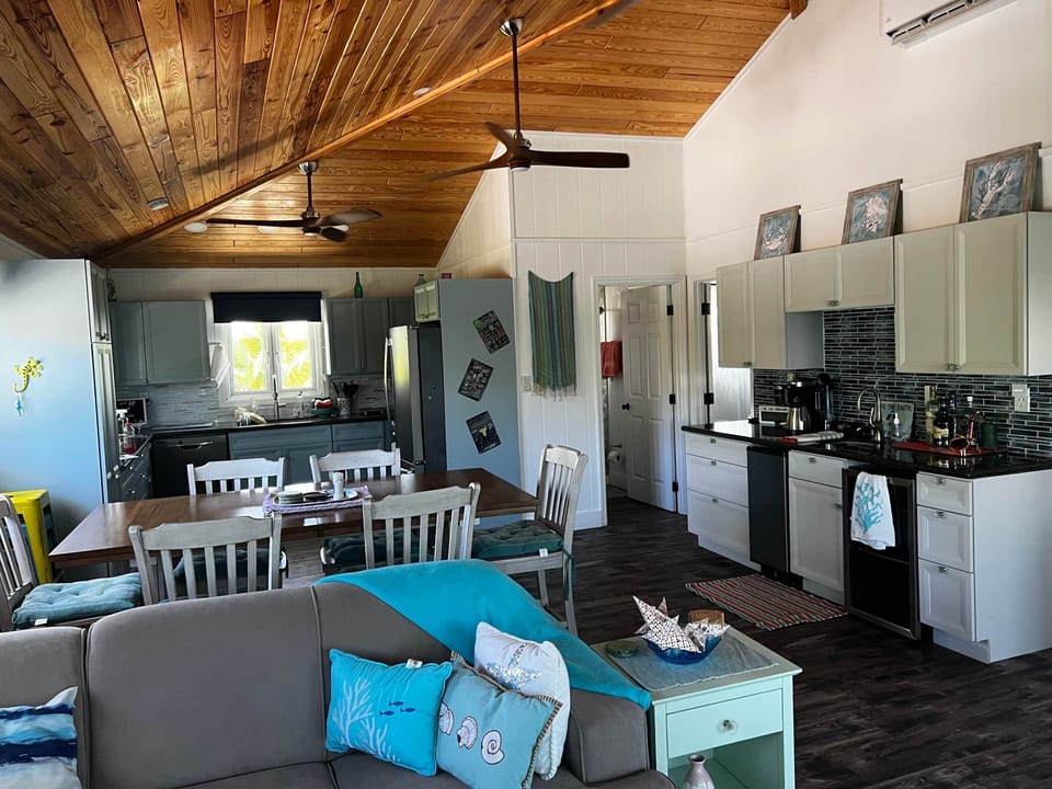 open floorpan living area, nopen floorpan living area, looking toward full kitchen